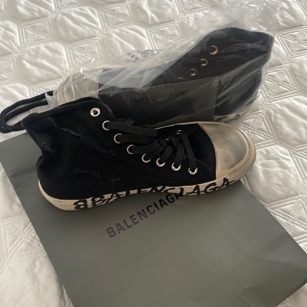 New Balenciaga sneakers size 10